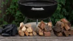 Holzkohlegrill Holzarten waehlen: Aromen, Brennverhalten und Einsatzgebiete