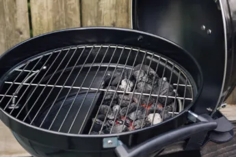 Holzkohlegrill: Bedienung & Temperatur steuern