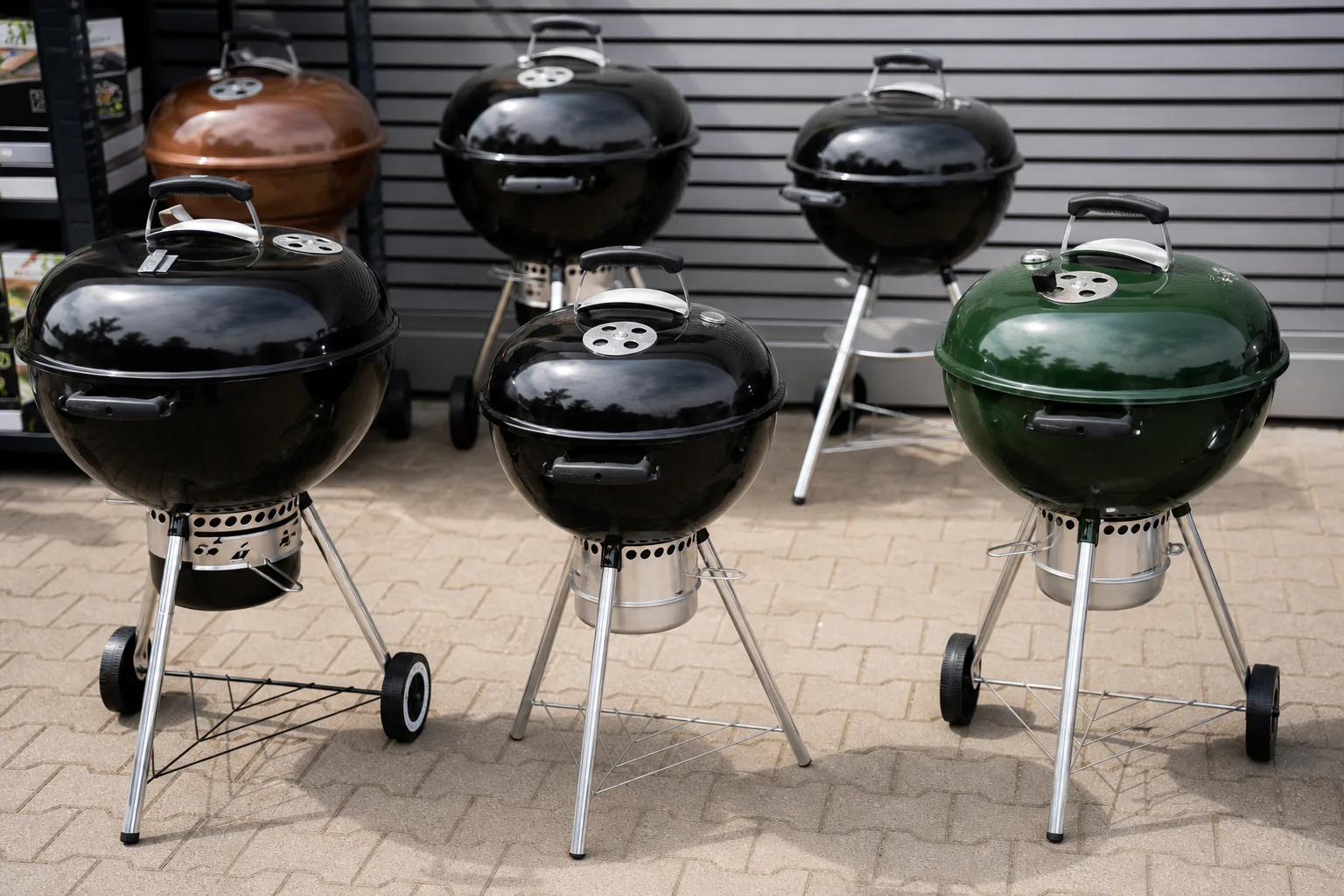 Holzkohlegrill kaufen: Worauf Einsteiger bei Modell, Groesse und Material achten sollten
